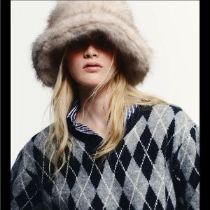 NEW Zara Faux Fur Bucket Hat | One Size | Cream and Beige Fuzzy Hat